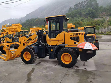 恭喜羅總喜提新車，山宇裝載機(jī)940走起，山宇重工，助您成功！